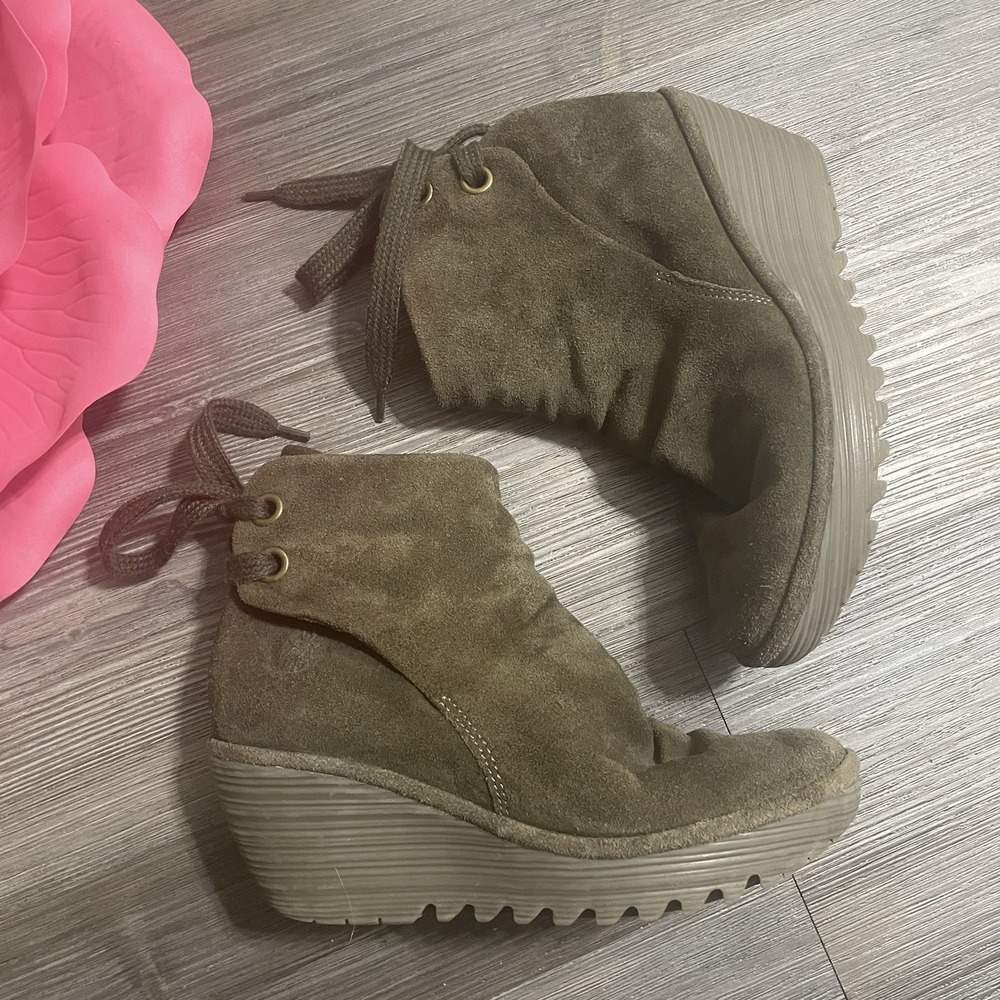 FLY‎ LONDON Sz 39 (US 8.5) YAMA Green Suede Platform Wedge Ankle Boots Booties